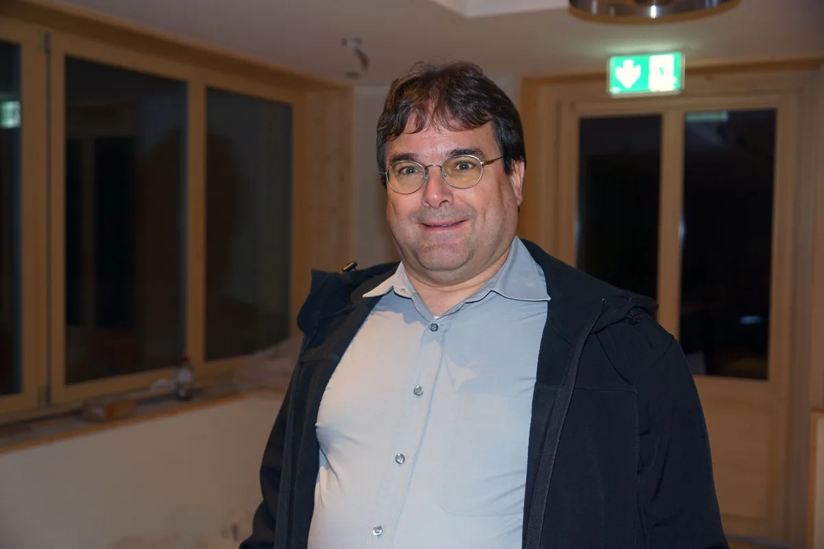 Stefan Gubler findet den Bau vielseitig. «Hier oben hat man eine einmalige Aussicht.»